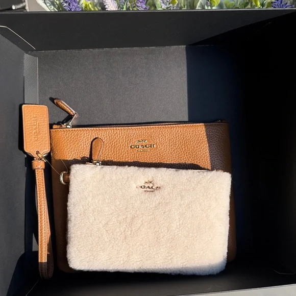 NEW COACH Shearling Key Pouch & Saddle Leather Purse Wristlet Pouch - Picture 7 of 12